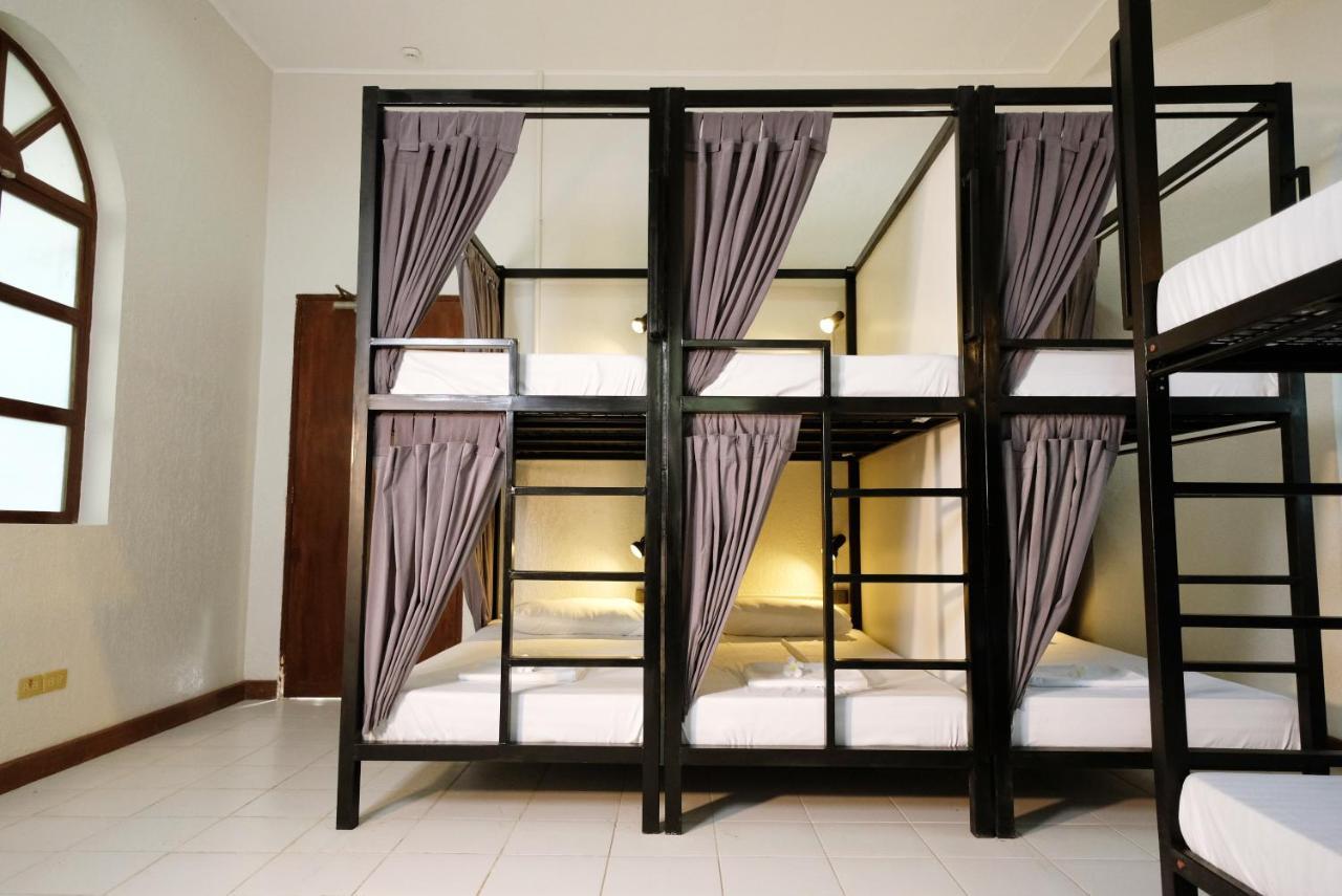Mad Monkey Dumaguete Hostel Dumaguete City Екстериор снимка