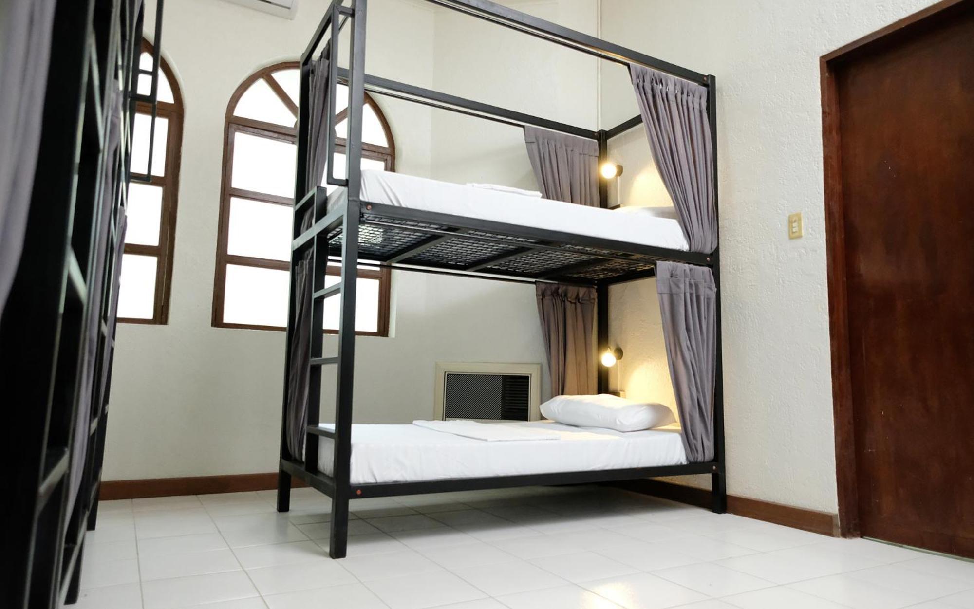 Mad Monkey Dumaguete Hostel Dumaguete City Екстериор снимка