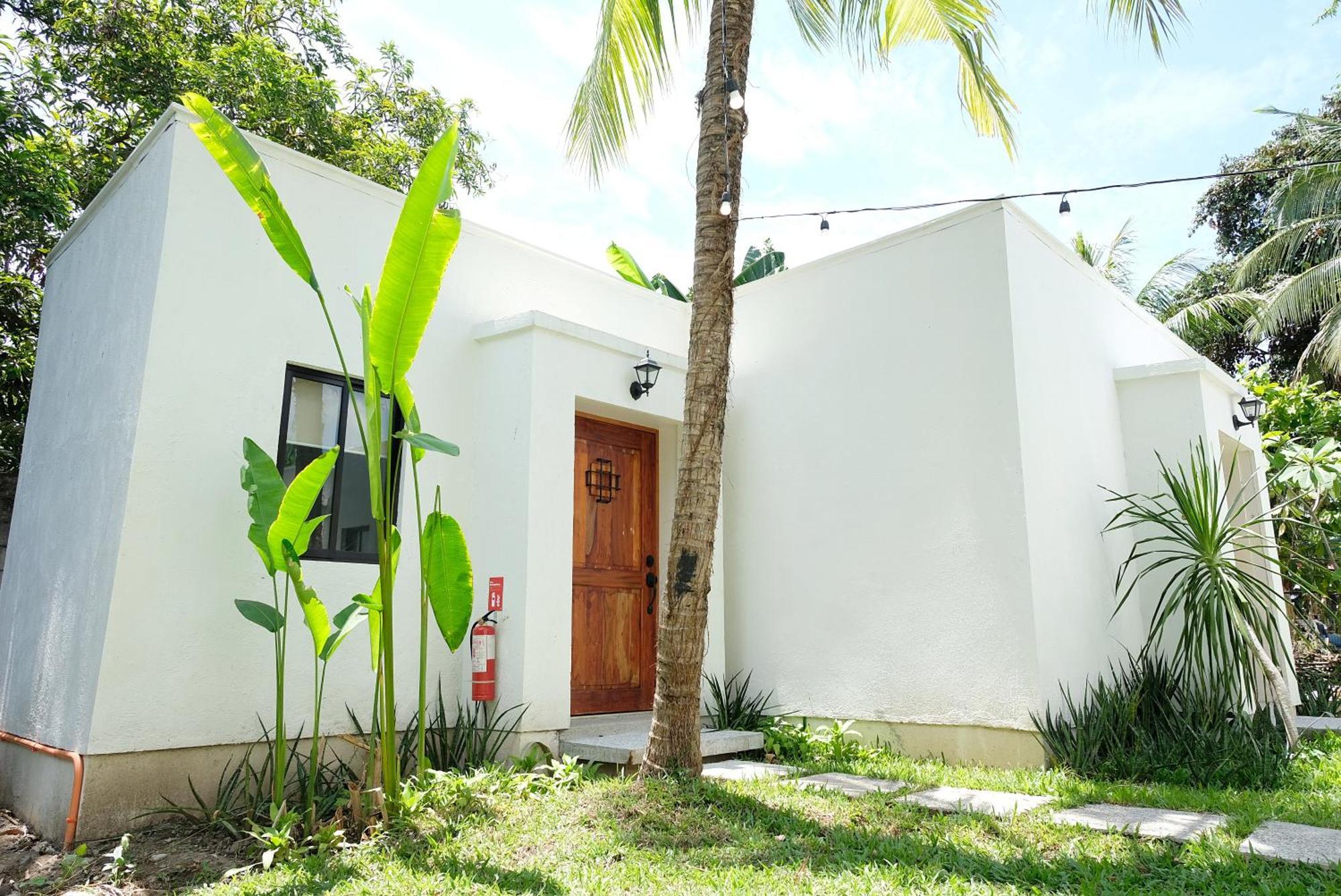 Mad Monkey Dumaguete Hostel Dumaguete City Екстериор снимка
