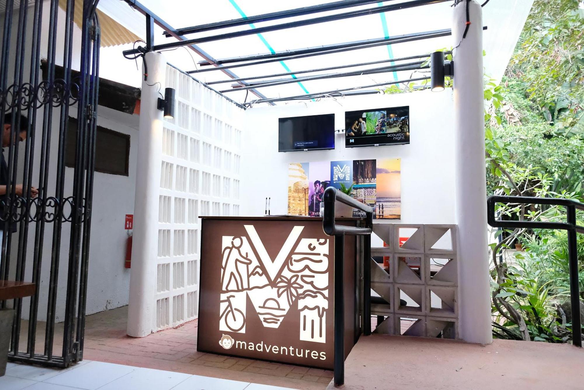 Mad Monkey Dumaguete Hostel Dumaguete City Екстериор снимка