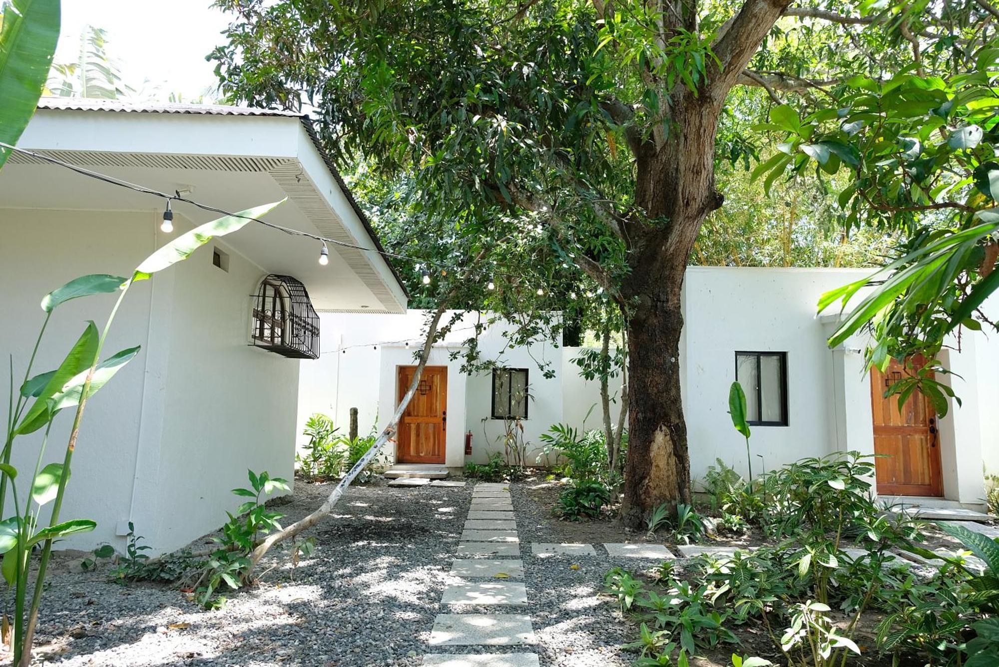 Mad Monkey Dumaguete Hostel Dumaguete City Екстериор снимка