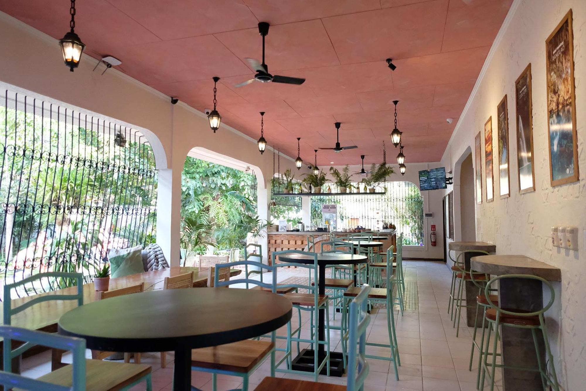 Mad Monkey Dumaguete Hostel Dumaguete City Екстериор снимка