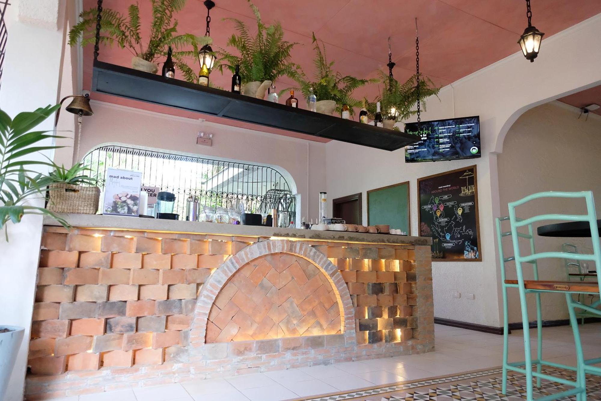 Mad Monkey Dumaguete Hostel Dumaguete City Екстериор снимка